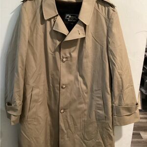 Classic Men's Trench Coat in Tan - Single-Breasted Outerwear